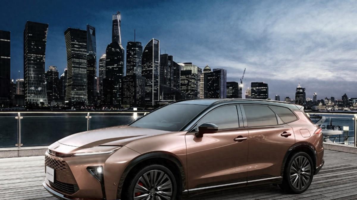 油耗5.3L，纯电续航89公里，丰田皇冠新能源比得上自主品牌吗