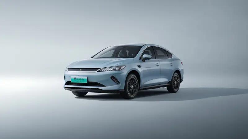 ?比亚迪再放大招！“家轿冠军”第二代秦PLUS智驾版，正式杀入“6万级”