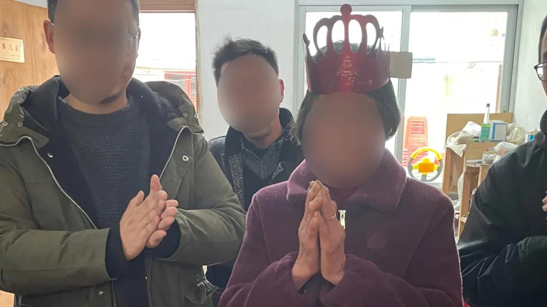 83岁，住在乡下的奶奶，会用微信跟我视频了