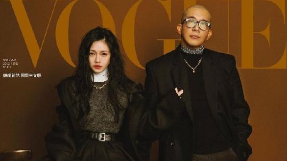 韩网曾夸的 “电影感夫妻”，如今只剩具俊晔的悼念？这张封面成最后的念想了吗？