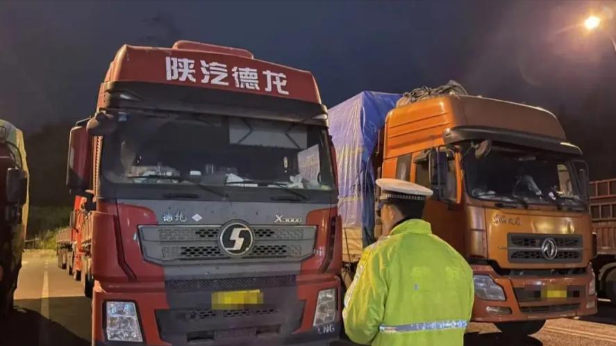 内蒙古重拳出击严查超载：200余辆货车被扣，2辆遭切割！