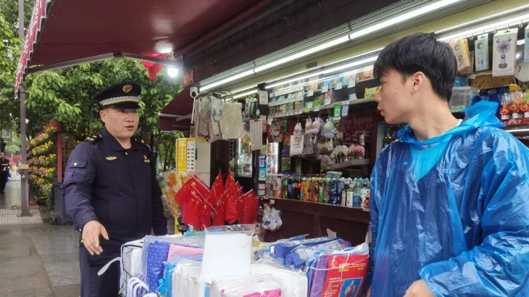 坚守岗位，守护游客舒心游