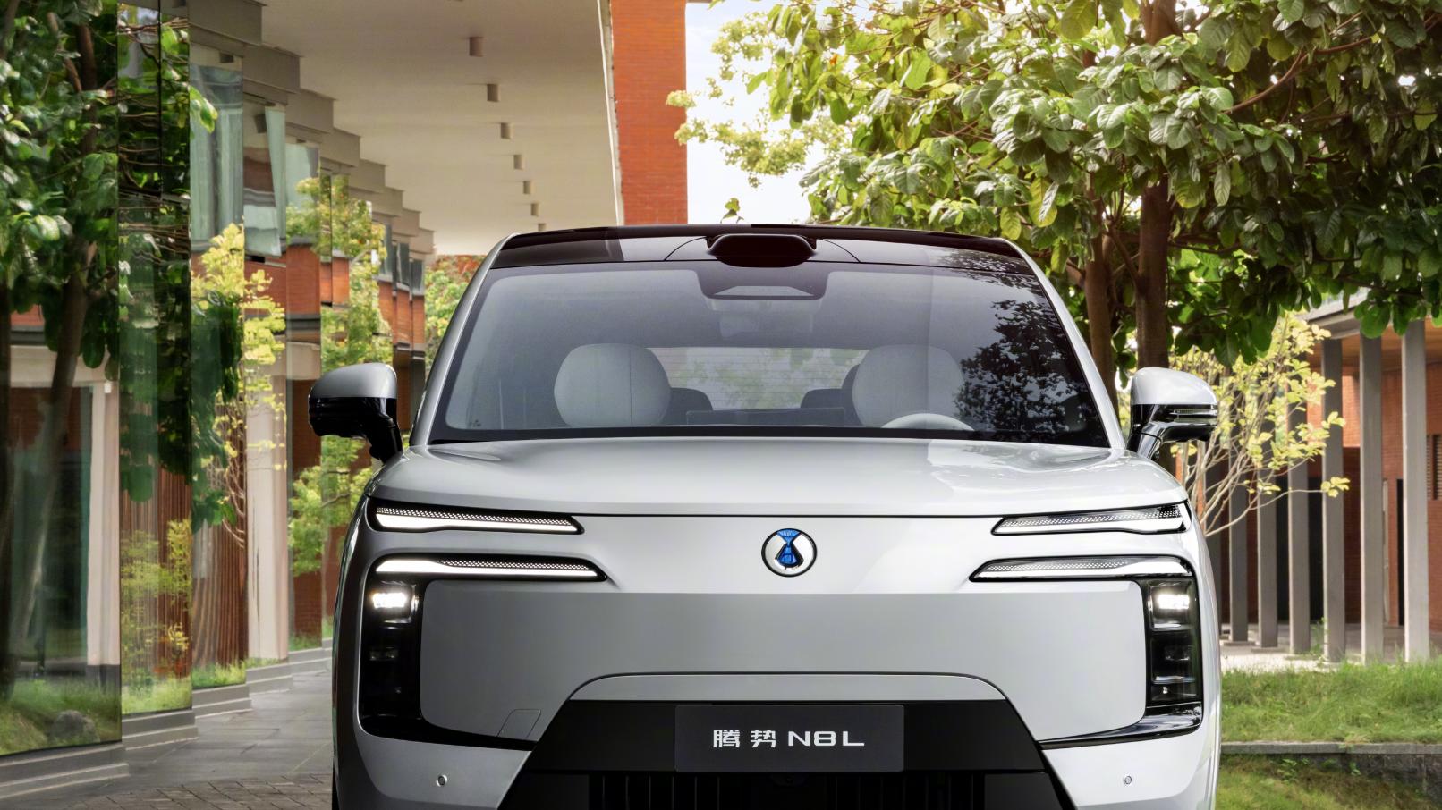 腾势N8L上市：29.98万起，豪华大六座SUV“卷”到全家都满意