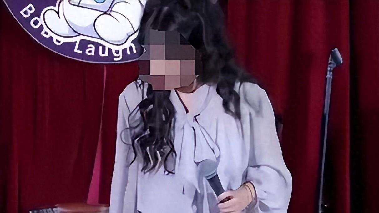 沈阳脱口秀现场惊现咸猪手！23岁男子当众猥亵女演员被拘