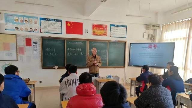 全国首例！“新型卫生集尿桶”在昆明行知中学学生宿舍试用
