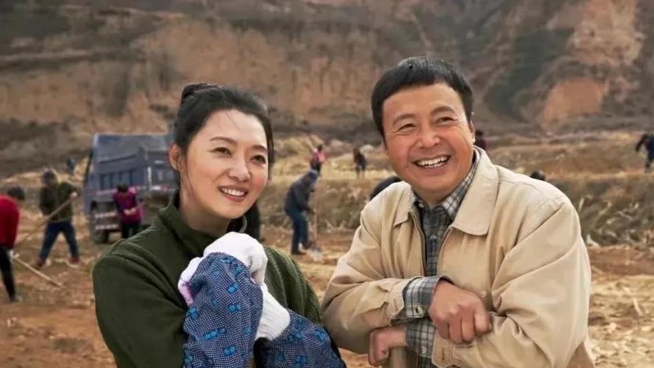 这一次，44岁不红的褚栓忠，撕下了内娱演员们的遮羞布