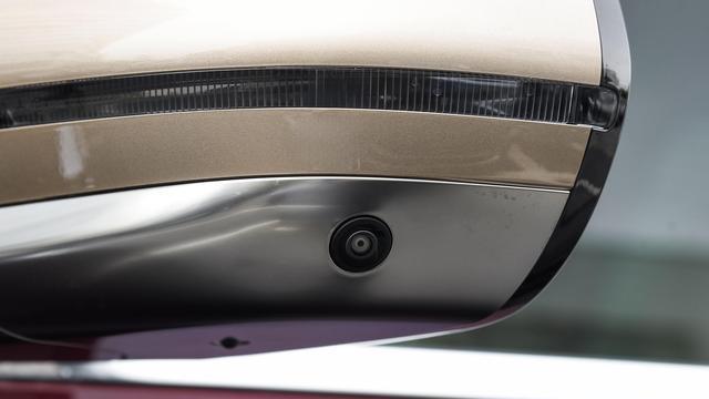 传统豪华与科技新贵的巅峰对决：奔驰 GLC vs 问界 M9 2025 款深度评测