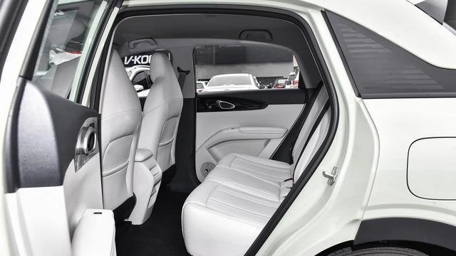 吉利开窍”了，推出高颜值SUV，6.98万起，4个月卖了7.9万台