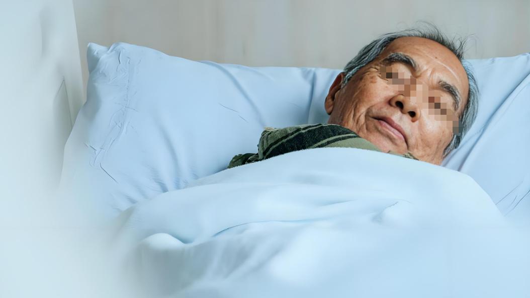 妻子领丈夫500万赔偿款存银行，次日余额清空，银行：帮你还债