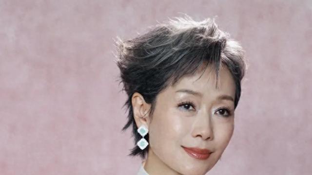有一种优雅叫叶童：穿樱桃服装美得出圈，把62岁活成了26岁