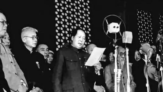 他战功赫赫，却三次降级，毛主席不忍心，让元帅问他想要什么军衔