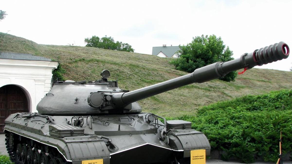 全球首款三代坦克，纸面性能世界第一，却被坦克兵骂了30年