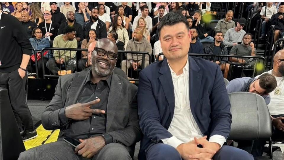 众星现身NBA中国赛！马云贝克汉姆与成龙热聊，姜涛姚明意外同框