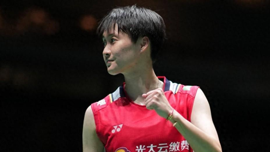 2-1！苦战淘汰日本00后，巡回赛复出首胜，陈雨菲晋级女单十六强