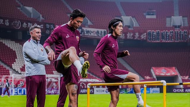 上海海港VS首尔FC首发：吕文君、李新翔搭档锋线，张琳芃坐镇后防