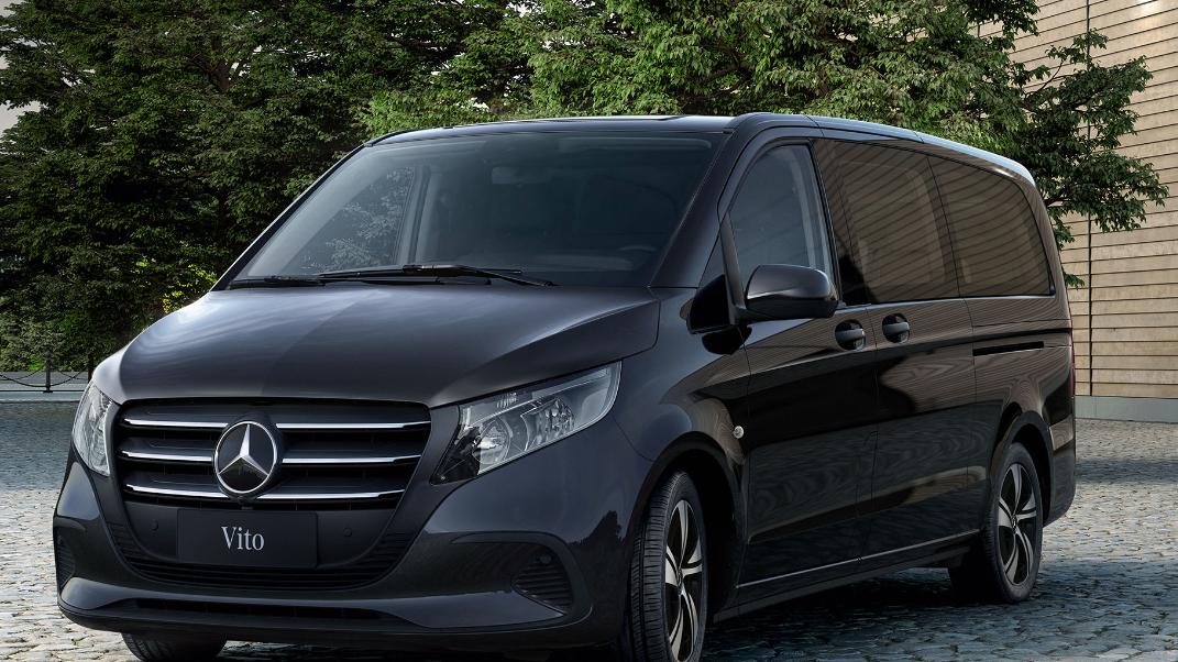 新款奔驰商务车，挺霸气！2.0T+9AT，关键上市半年仅20多万起