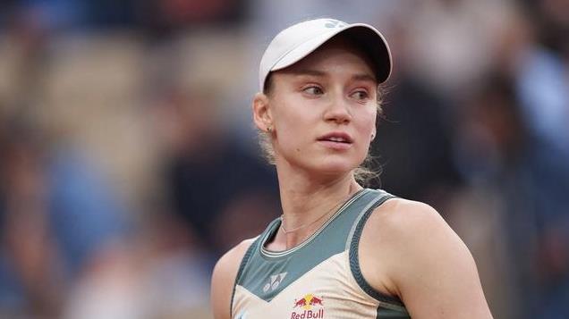 被下蛊了！莱巴金娜重新聘请有毒前教练，网友：担心她再受虐