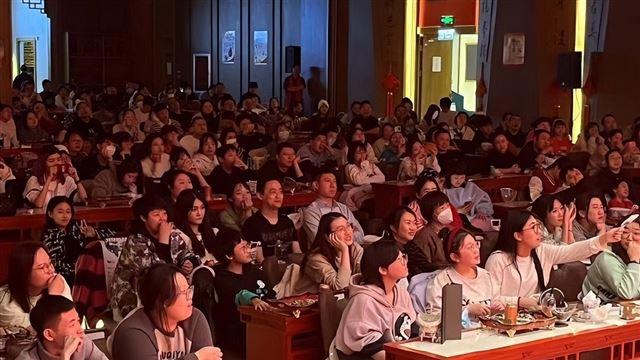 德云社演员发文向观众请假，评论区留言很暖心，演员观众双向奔赴