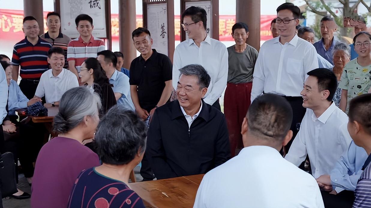 行政夹克都是什么人在穿？