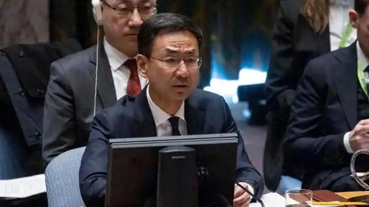 中国换上新打法，对美国火力全开，联合国总部搬离纽约还真有可能