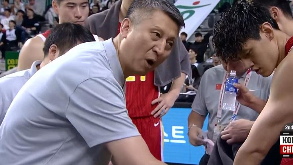 中国男篮跌至亚洲第11名，付政浩发声: 呼吁中国男篮尽快换帅