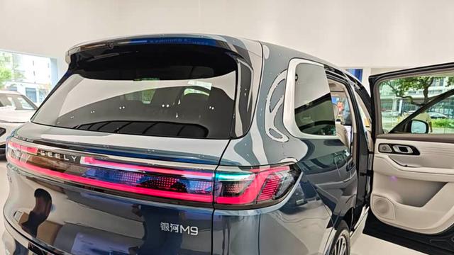 吉利频频出“爆款”！长超5米2配大六座，4.5秒破百，仅17.38万起