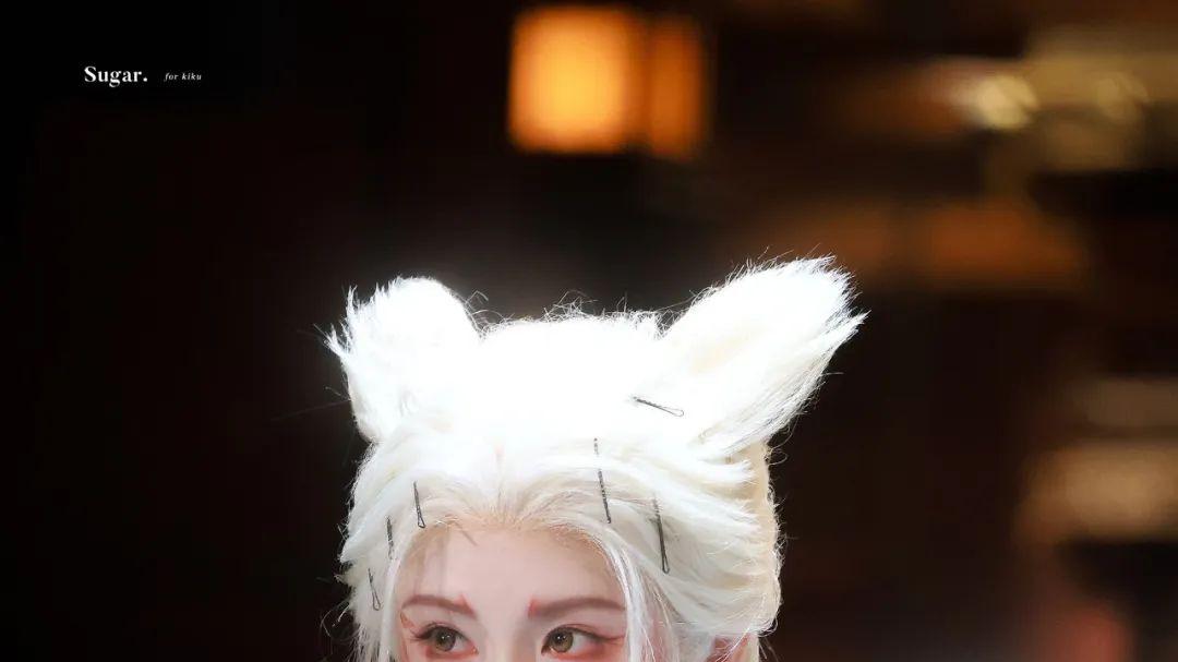 鞠婧祎白发狐耳生图绝美，陈都灵美成了建模，水下剧照冰肌玉骨！