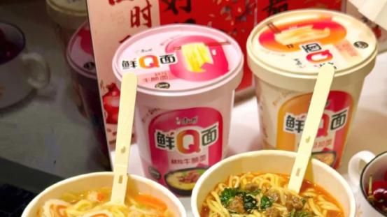 打破标签的底气，藏在每一碗热气腾腾的“多面人生”