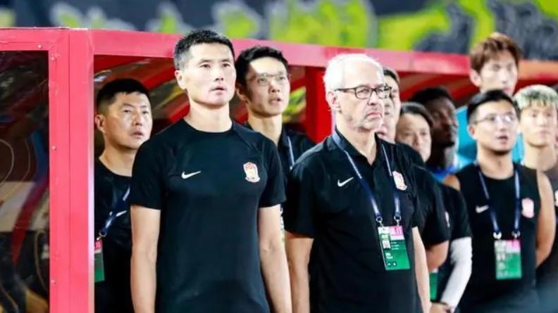邵佳一执教国足首期名单前瞻："嫡系"球员或将占据半壁江山，青春风暴席卷在即