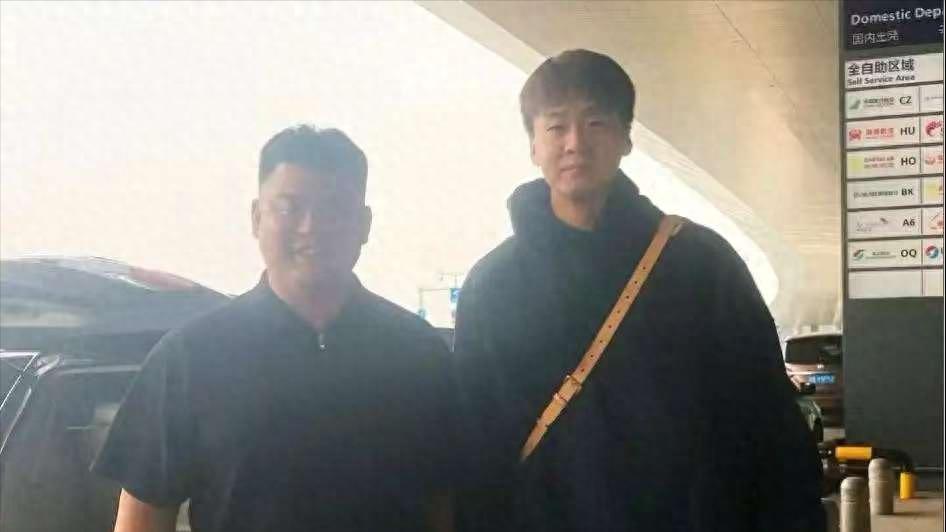 赵睿再次离队：飞广州治疗膝伤，季后赛新疆队苦等关键球员能否复出？