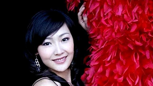 演员阿斯茹：这辈子最正确的决定，就是不抛弃瘫痪丈夫连生俩孩