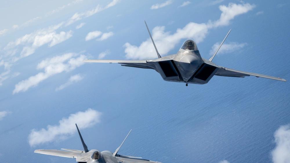 四星上将驾F22示威？别闹了，中国六代机都上天了，美国还在秀老古董？