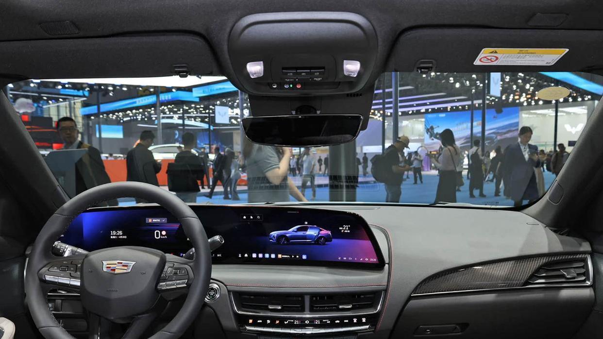 凯迪拉克CT5和奥迪A4L哪个好？看完对比你就明白了