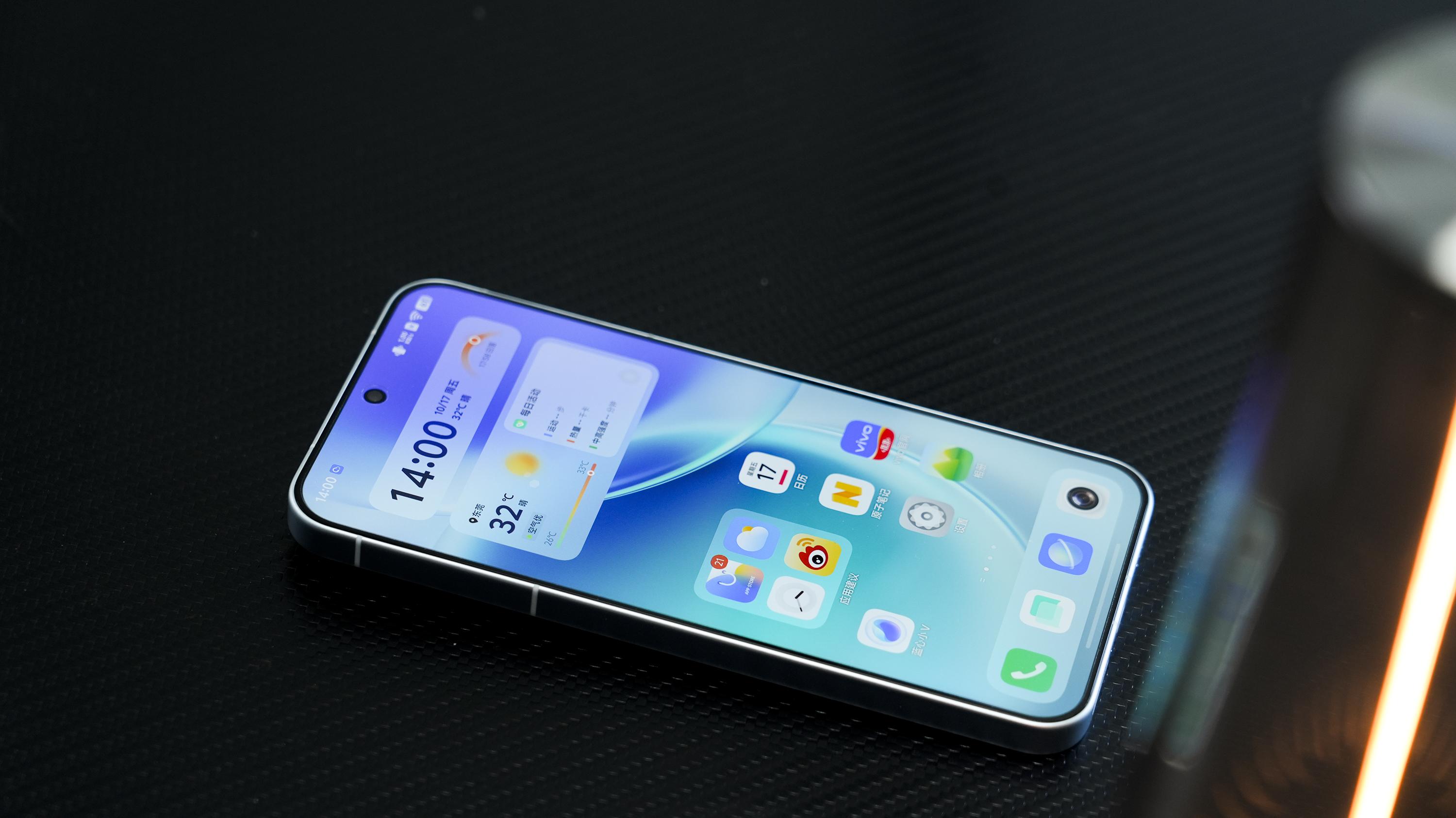 全能小屏旗舰vivo X300无与伦比，不服来战