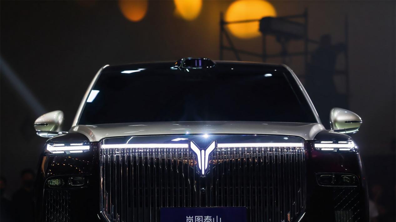 首发搭载鸿蒙座舱5.1+华为超500线激光雷达，岚图泰山官宣11月上市