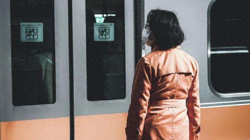 女子利用天气预报频繁购买飞机延误险，5年买中900多次，获赔近300万，被抓时：我符合保险理赔要求