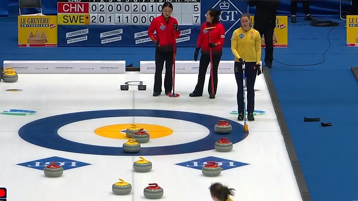 2025女子冰壶世锦赛：中国队1分险胜瑞典，晋级四强！