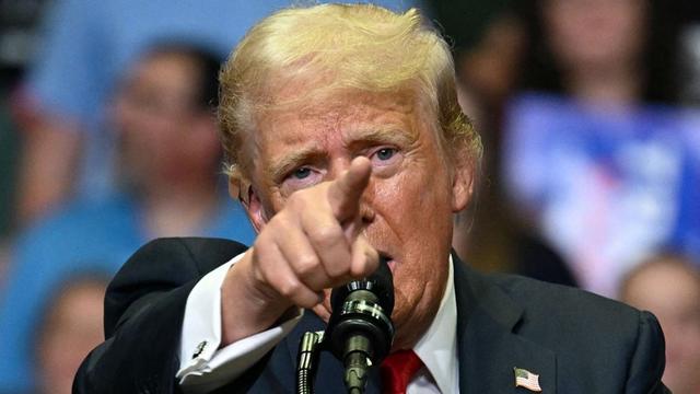 特使抵达前，柬泰先打来电话，向中方表达停火决心