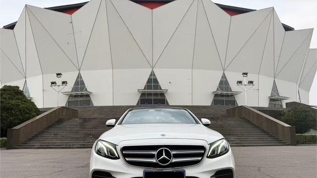 25万拿下20款奔驰E300L，告别油腻，它不香吗？