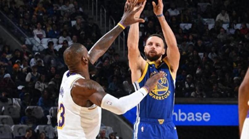 15胜1负，湖人官宣好消息，防守联盟第一，詹姆斯第五冠有戏了