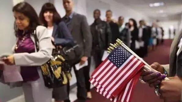 从体面中产到无家可归：“天堂”美国的隐形“斩杀线”