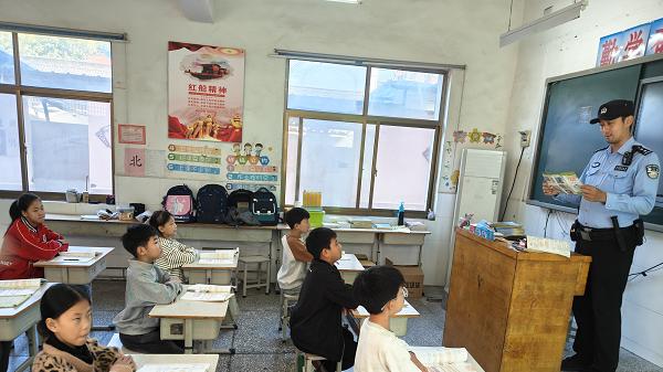 禁毒宣传进校园 守护童心无毒行