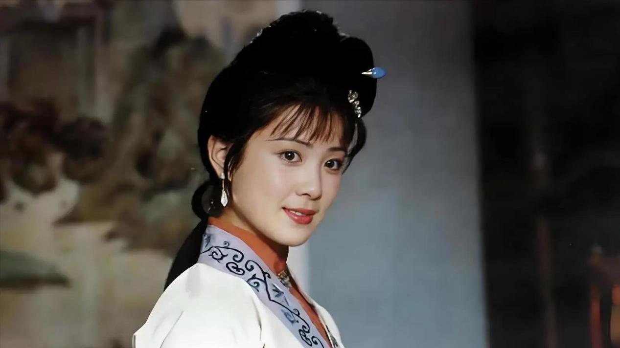 独子去世2年后，傅艺伟为李玲玉庆生终露笑颜