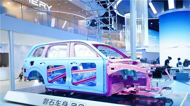 风云T11荣膺“2025中国十佳车身”，安全实力再获权威认可