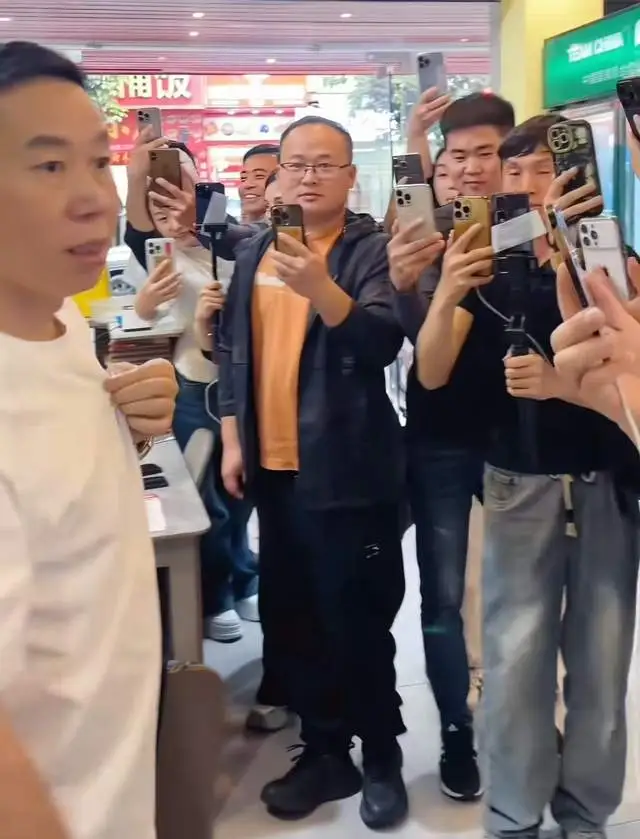 谢浩南认亲仪式圆满举行，寻子家长到孙海洋家聚餐，网友吐槽菜少