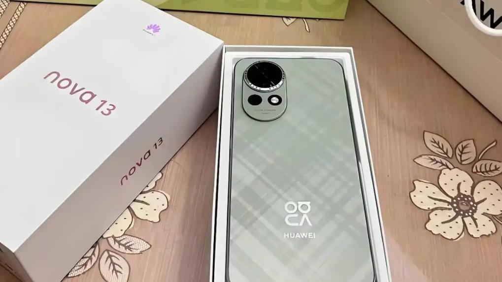 华为开启降价模式，麒麟芯片+512GB降至2336，100W快充+北斗卫星
