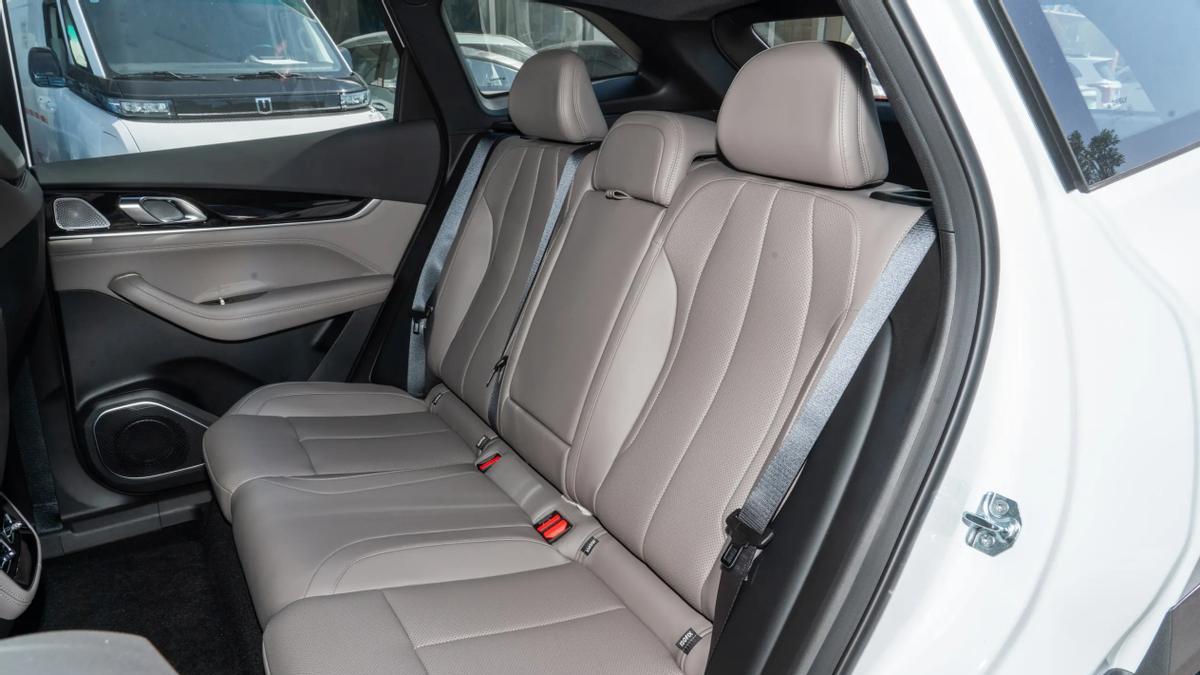 吉利博越L大降价，11万可入手，1.5T爆发181马力，你喜欢吗？