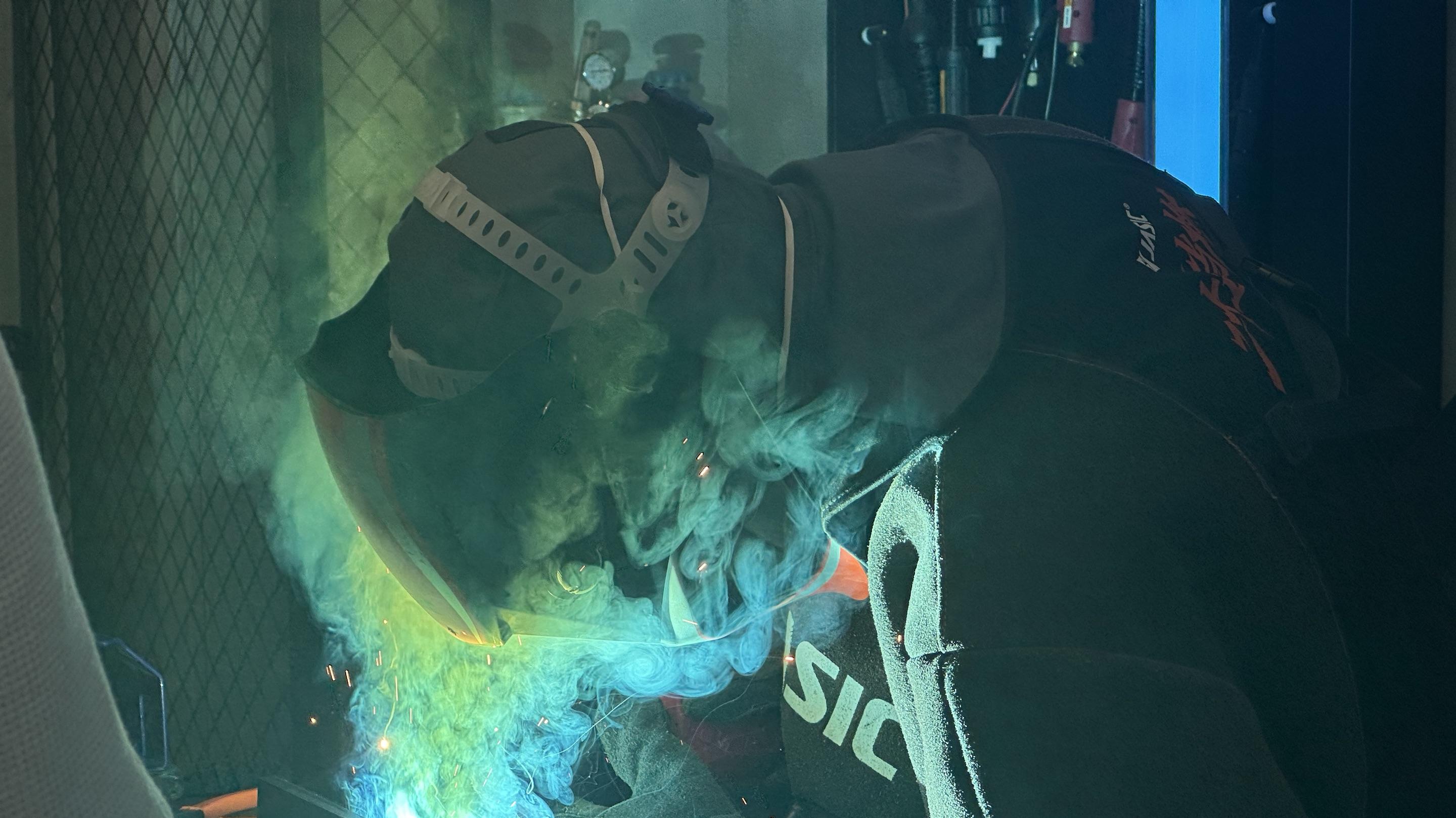 十年工厂老师傅的真心话：这台佳士焊机让我少操太多心