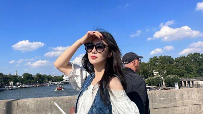 飒爽蜜桃张馨予！