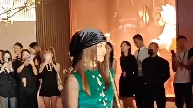 37岁刘亦菲告诉你，什么叫娱乐圈顶级身材